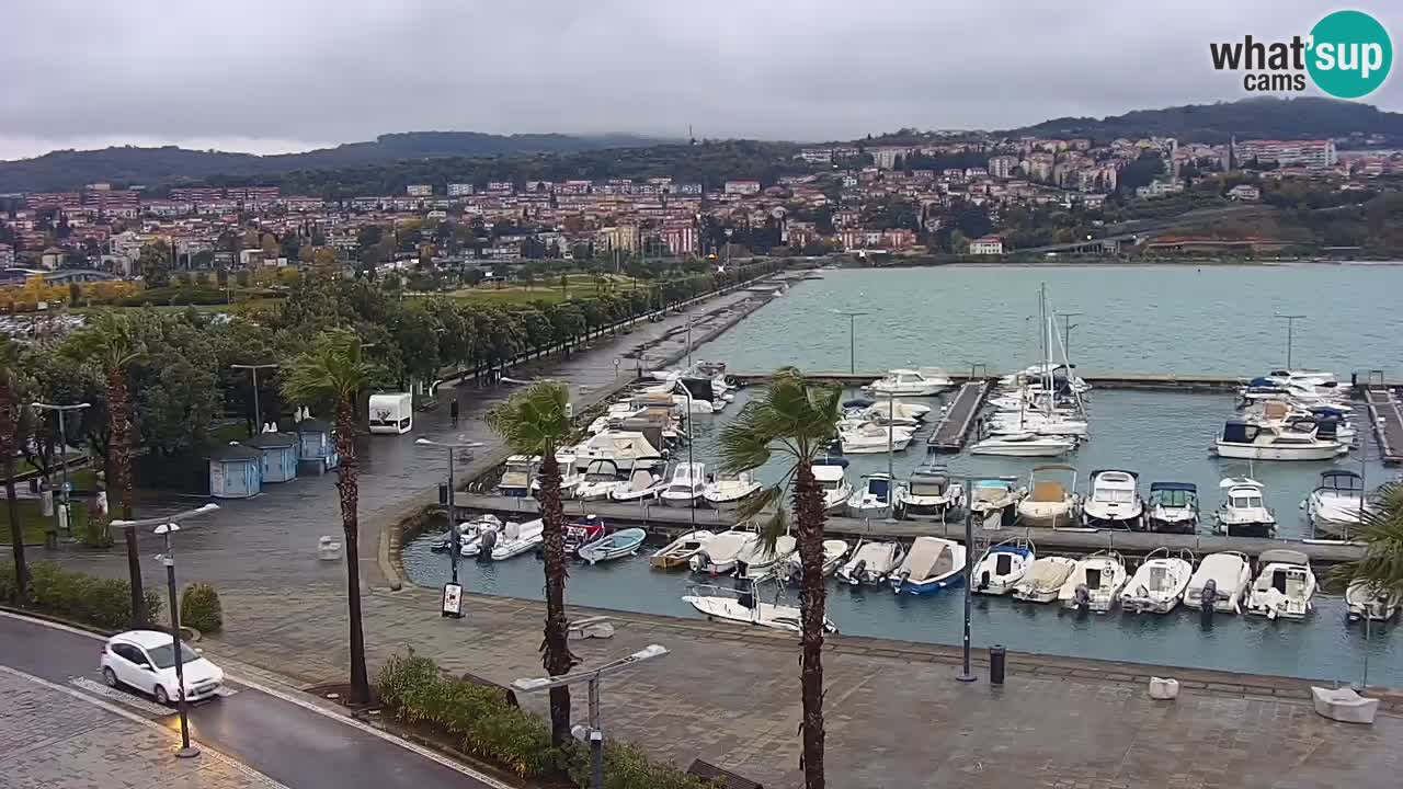 Spletna kamera Luka Koper v živo – Potniški terminal in tovorno pristanišče – Slovenija