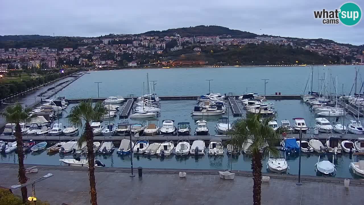 Webcam Koper – Panorama des Jachthafens und der Promenade vom Hotel Grand Koper