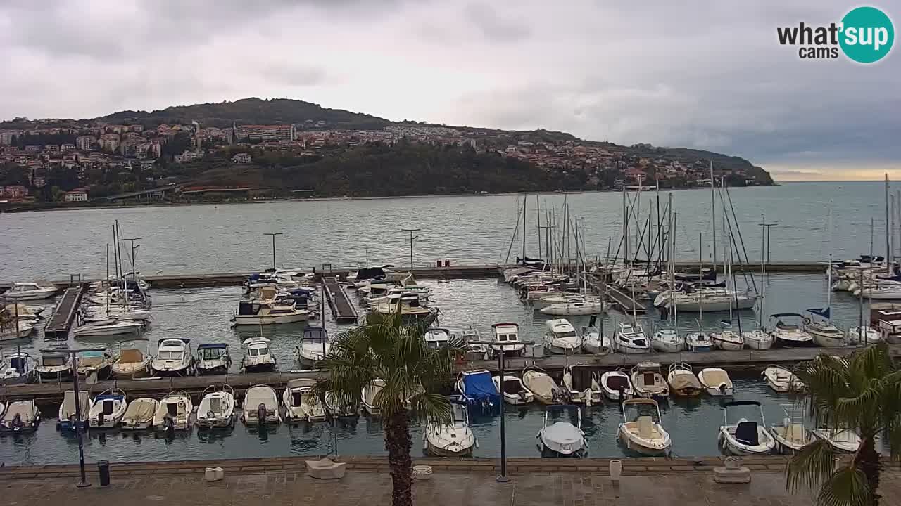 Spletna kamera Luka Koper v živo – Potniški terminal in tovorno pristanišče – Slovenija