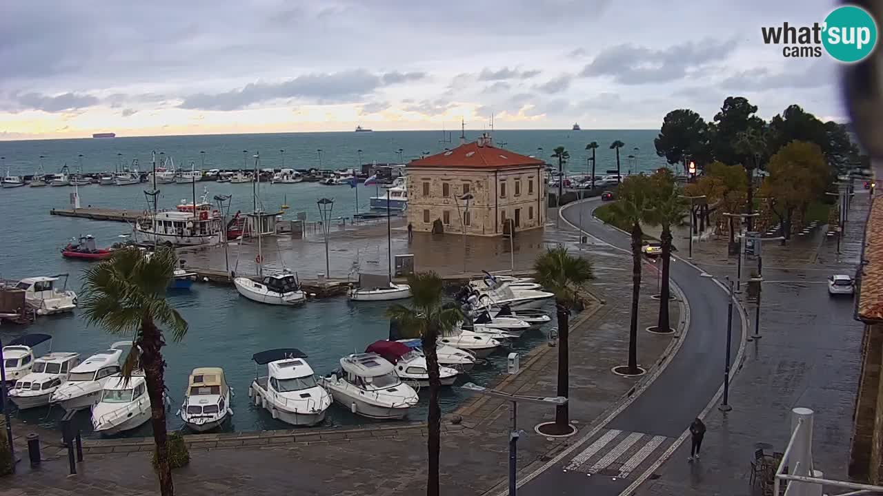 Webcam Koper – Panorama des Jachthafens und der Promenade vom Hotel Grand Koper