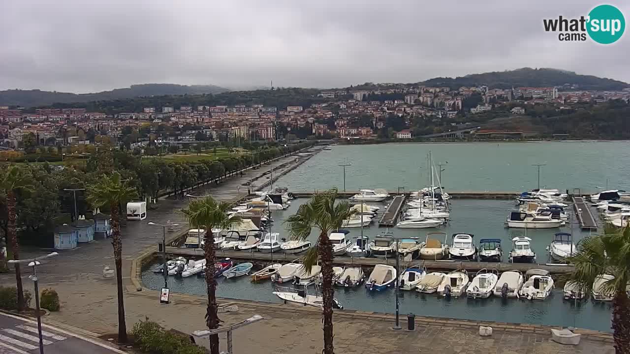 Webcam Koper – Panorama des Jachthafens und der Promenade vom Hotel Grand Koper