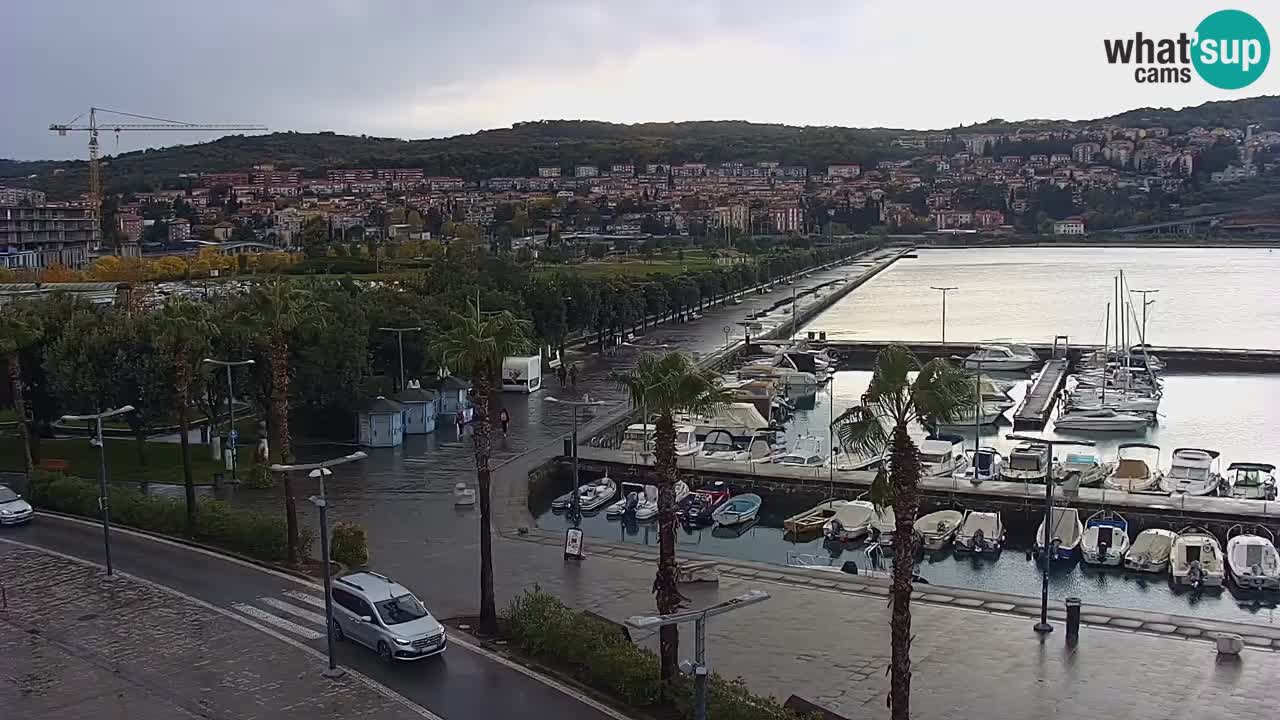 Spletna kamera Luka Koper v živo – Potniški terminal in tovorno pristanišče – Slovenija