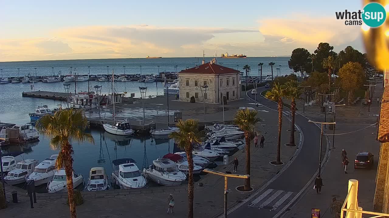 Webcam Koper – Panorama des Jachthafens und der Promenade vom Hotel Grand Koper