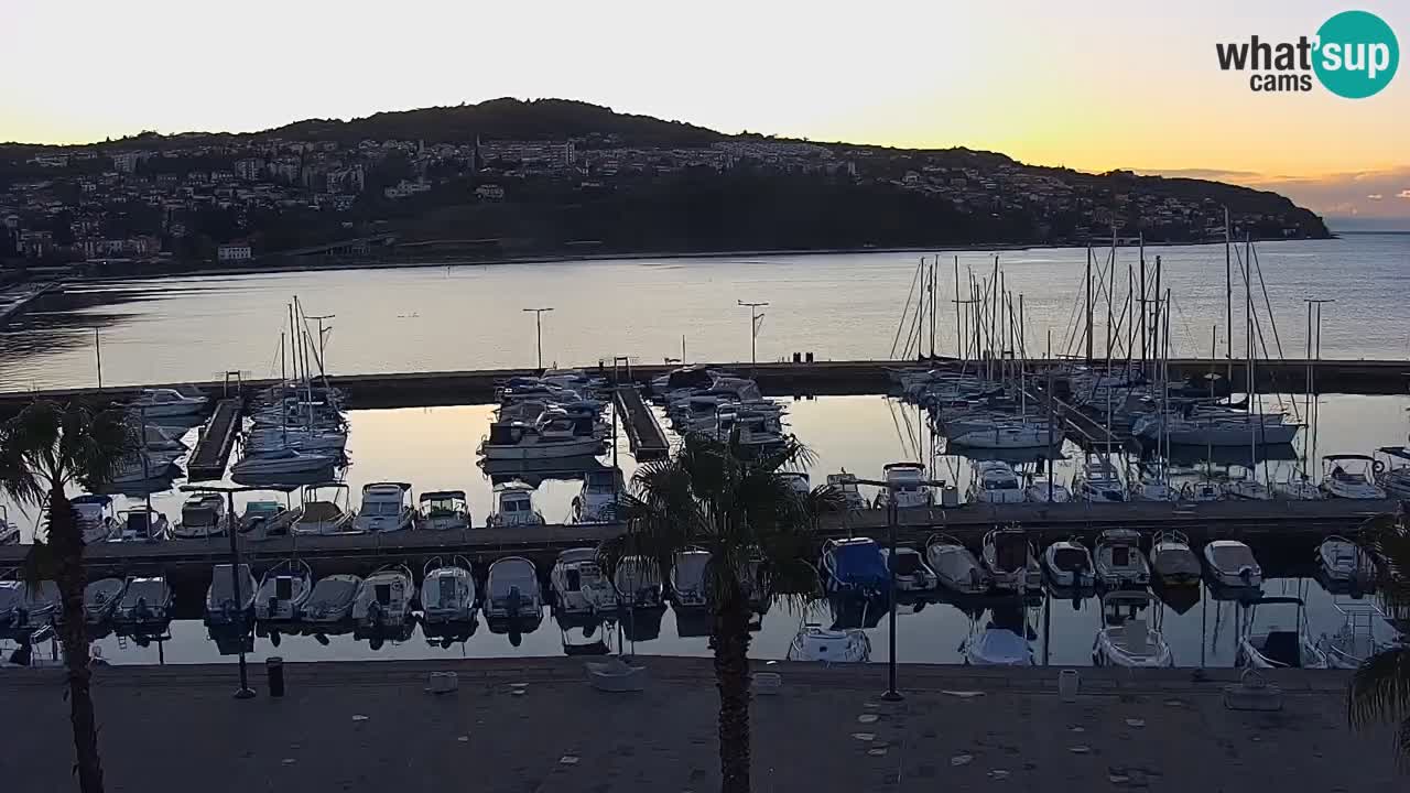 Spletna kamera Koper – Panorama na marino in promenado s Hotela Grand Koper