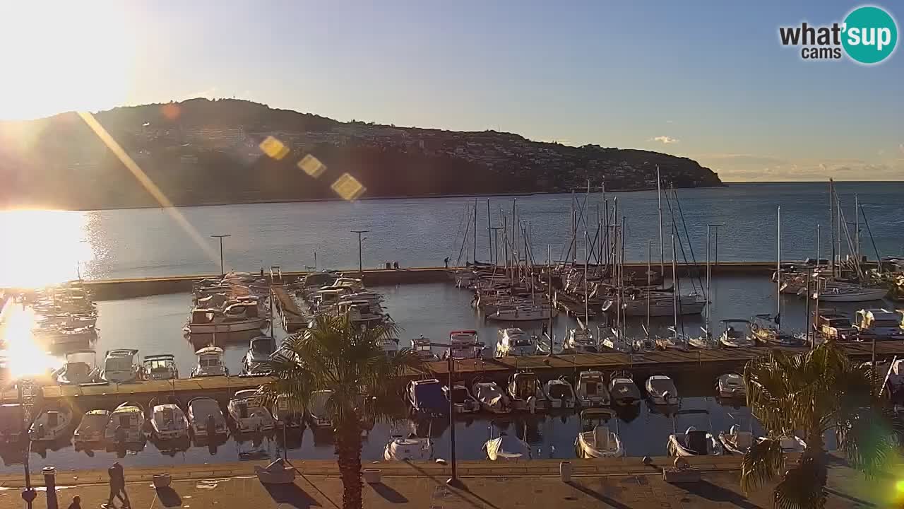 Webcam Koper – Panorama des Jachthafens und der Promenade vom Hotel Grand Koper