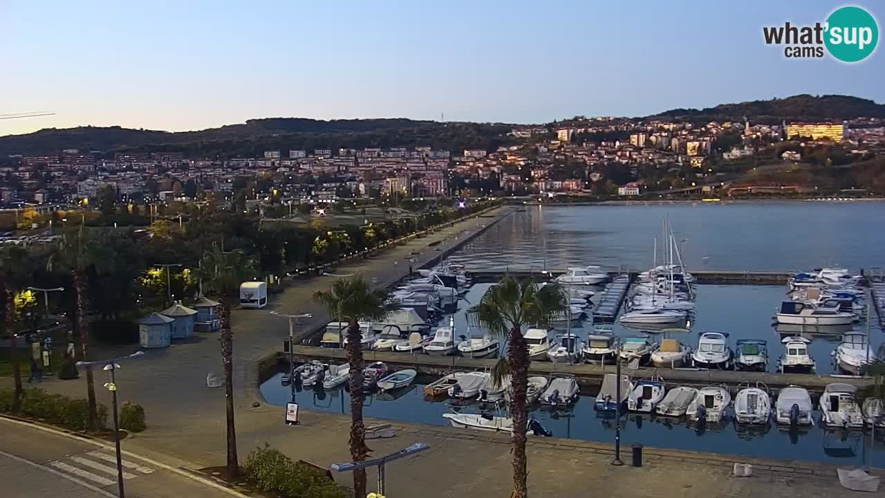 Webcam Koper – Panorama des Jachthafens und der Promenade vom Hotel Grand Koper