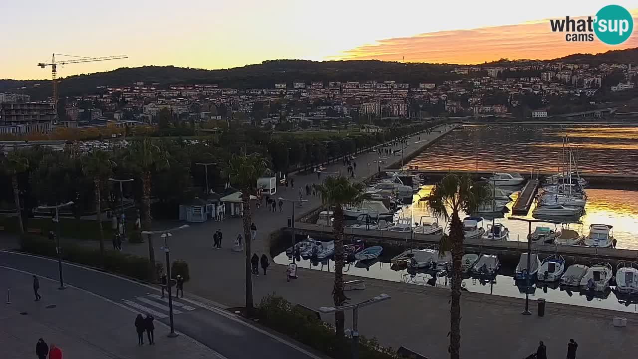 Luka Kopar uživo web kamera – Turistički terminal i teretna luka – Slovenija