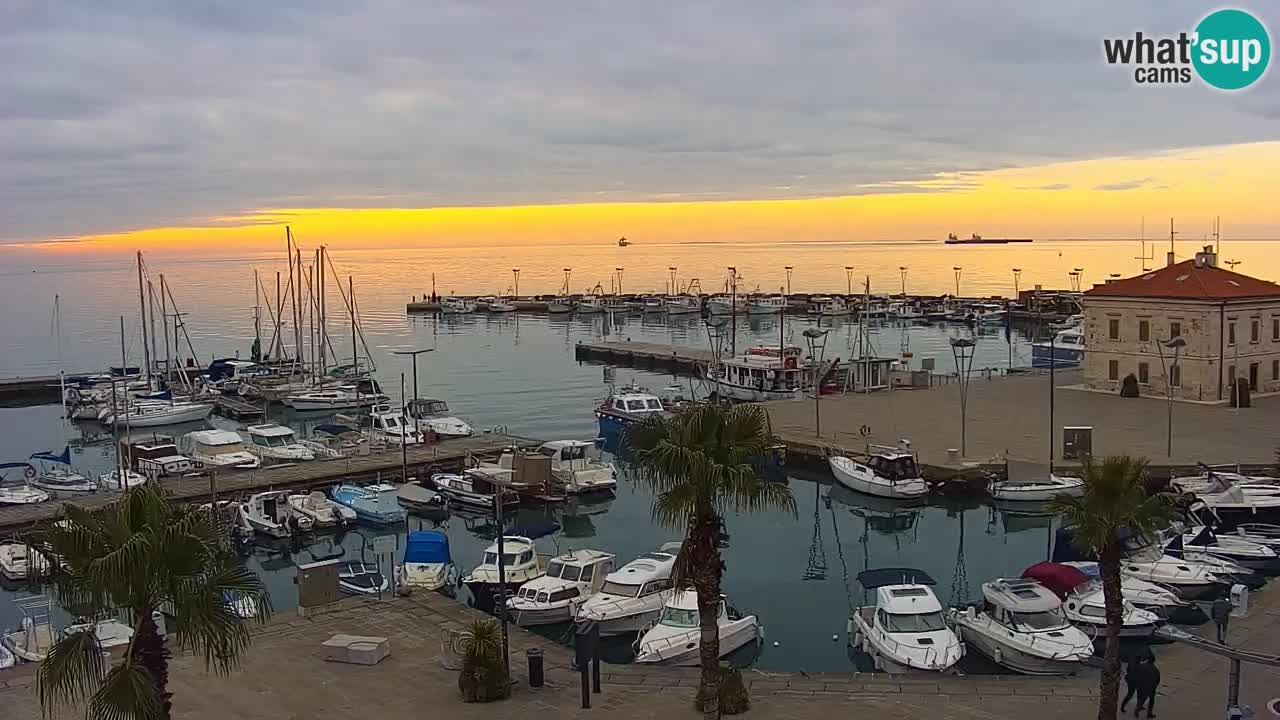 Webcam Koper – Panorama des Jachthafens und der Promenade vom Hotel Grand Koper