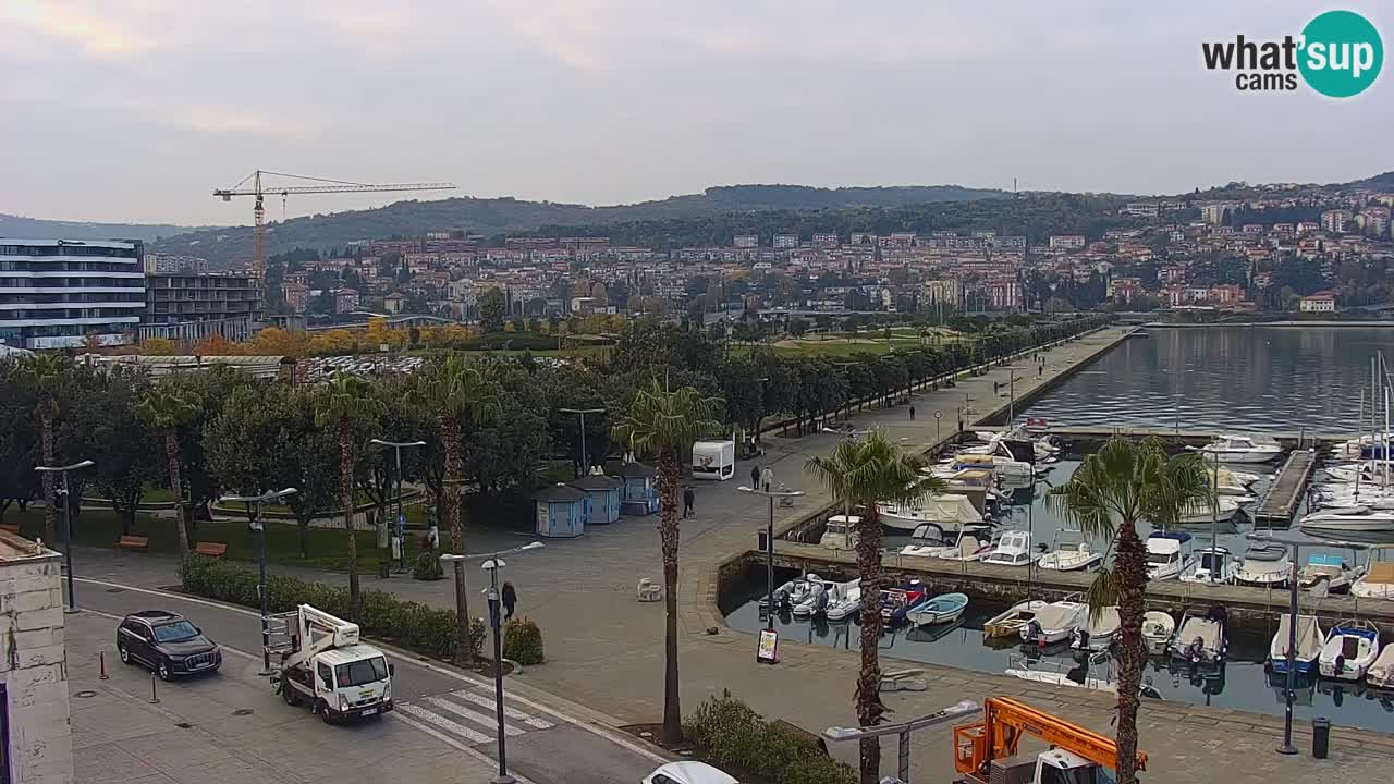 Spletna kamera Luka Koper v živo – Potniški terminal in tovorno pristanišče – Slovenija