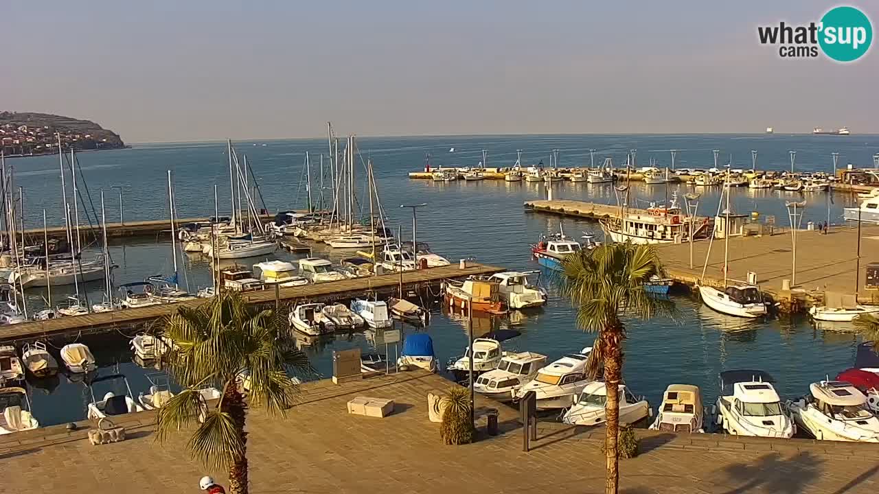 Webcam Koper – Panorama des Jachthafens und der Promenade vom Hotel Grand Koper