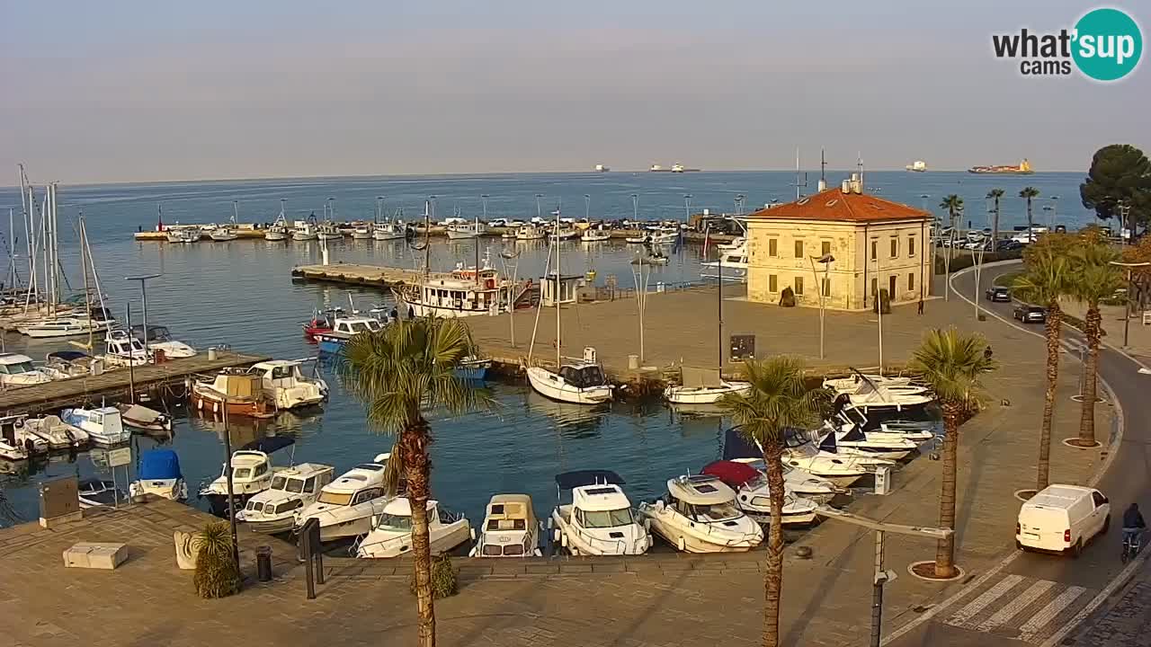 Webcam Koper – Panorama des Jachthafens und der Promenade vom Hotel Grand Koper