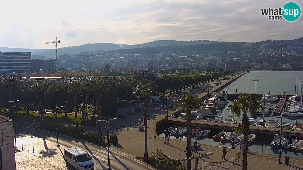 Spletna kamera Luka Koper v živo – Potniški terminal in tovorno pristanišče – Slovenija