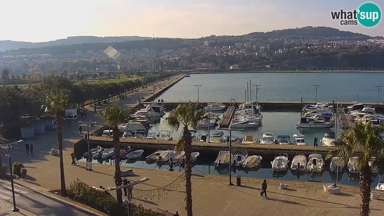 Spletna kamera Luka Koper v živo – Potniški terminal in tovorno pristanišče – Slovenija