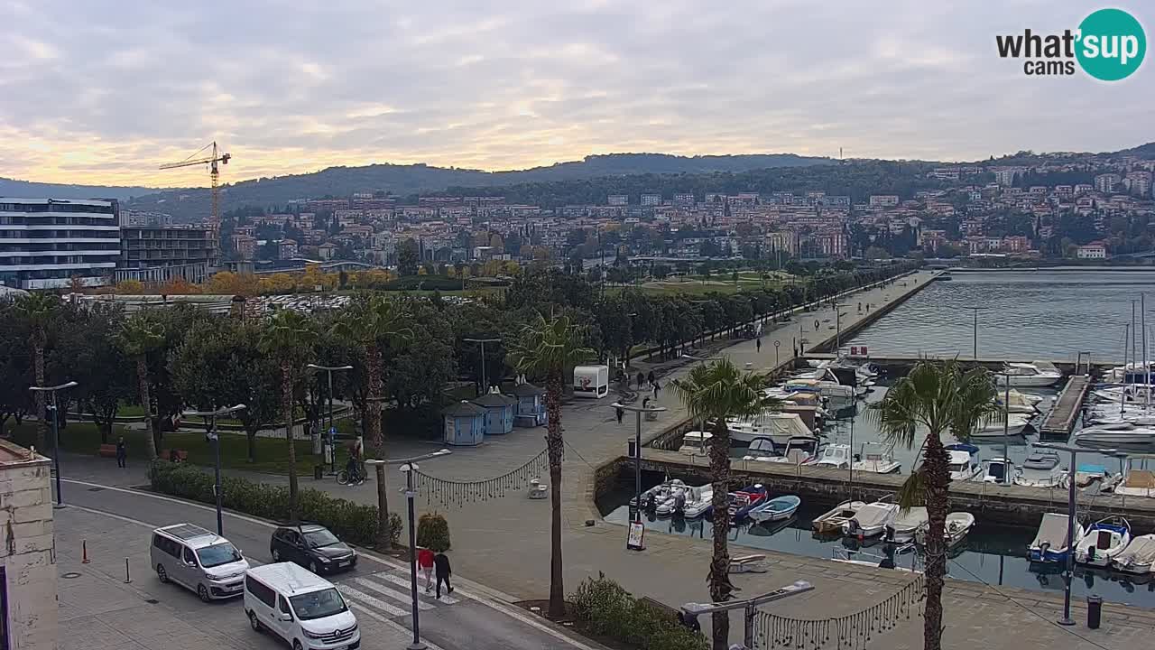 Webcam Koper – Panorama des Jachthafens und der Promenade vom Hotel Grand Koper