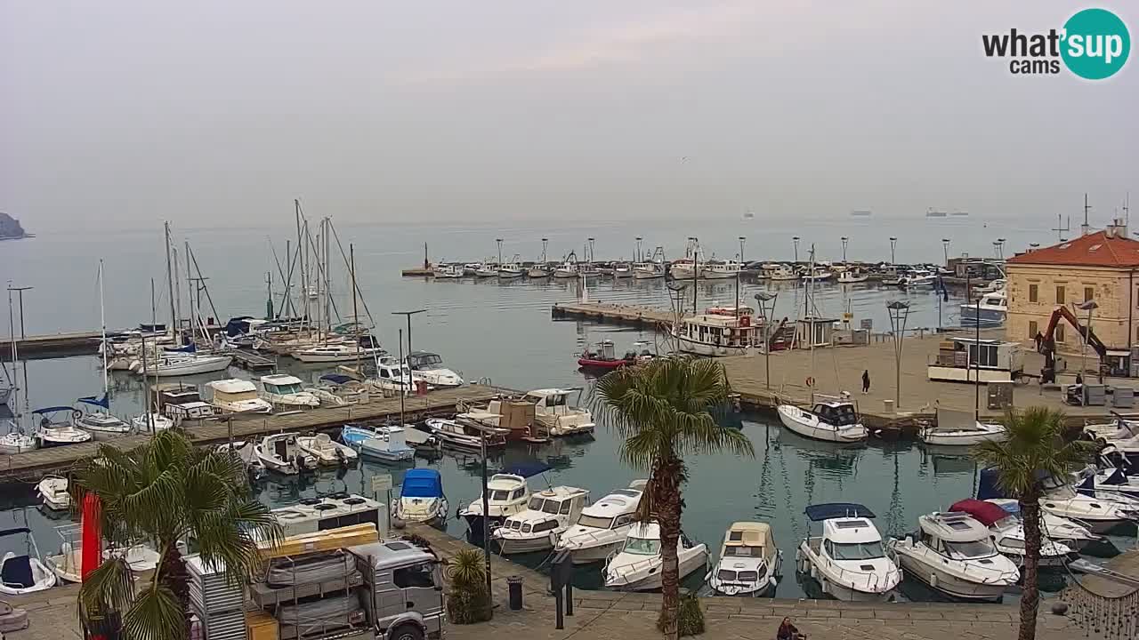 Webcam Koper – Panorama des Jachthafens und der Promenade vom Hotel Grand Koper