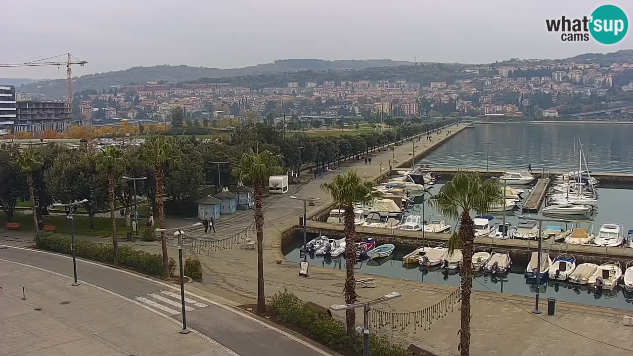 Spletna kamera Luka Koper v živo – Potniški terminal in tovorno pristanišče – Slovenija