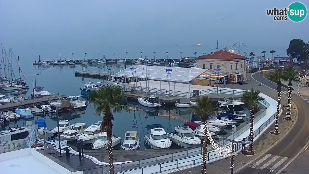 Spletna kamera Luka Koper v živo – Potniški terminal in tovorno pristanišče – Slovenija