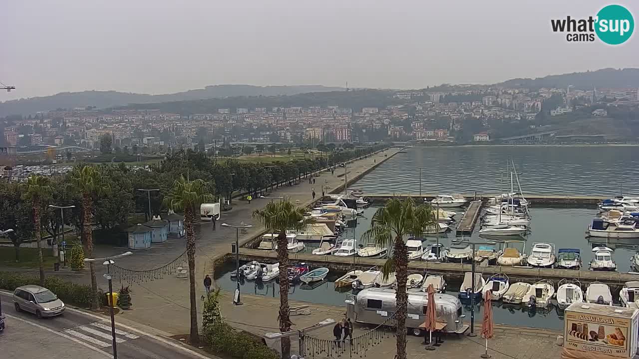 Webcam Koper – Panorama des Jachthafens und der Promenade vom Hotel Grand Koper