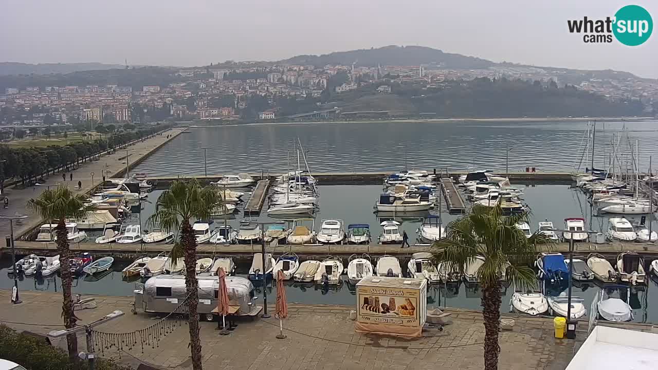 Spletna kamera Luka Koper v živo – Potniški terminal in tovorno pristanišče – Slovenija