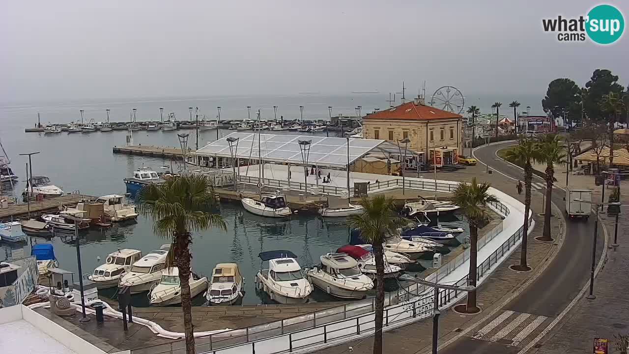 Spletna kamera Luka Koper v živo – Potniški terminal in tovorno pristanišče – Slovenija