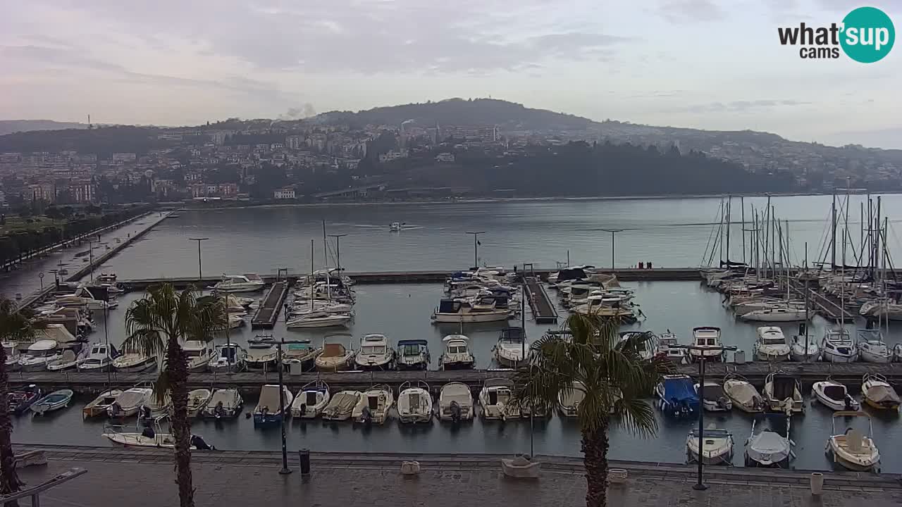 Webcam Koper – Panorama des Jachthafens und der Promenade vom Hotel Grand Koper