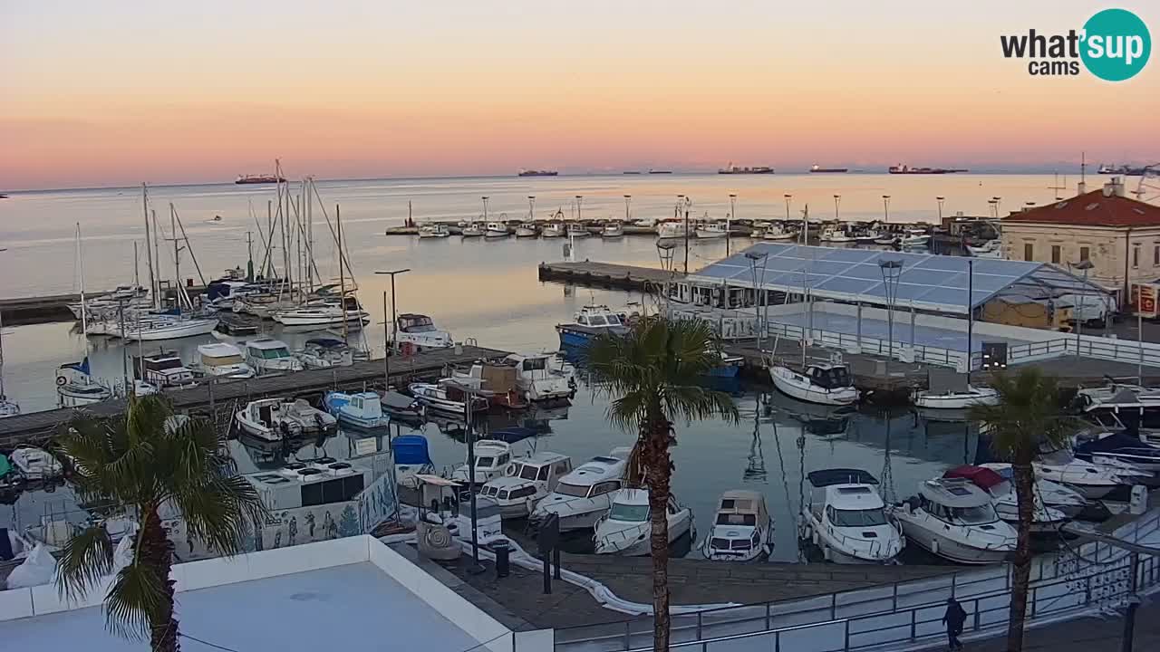 Spletna kamera Koper – Panorama na marino in promenado s Hotela Grand Koper