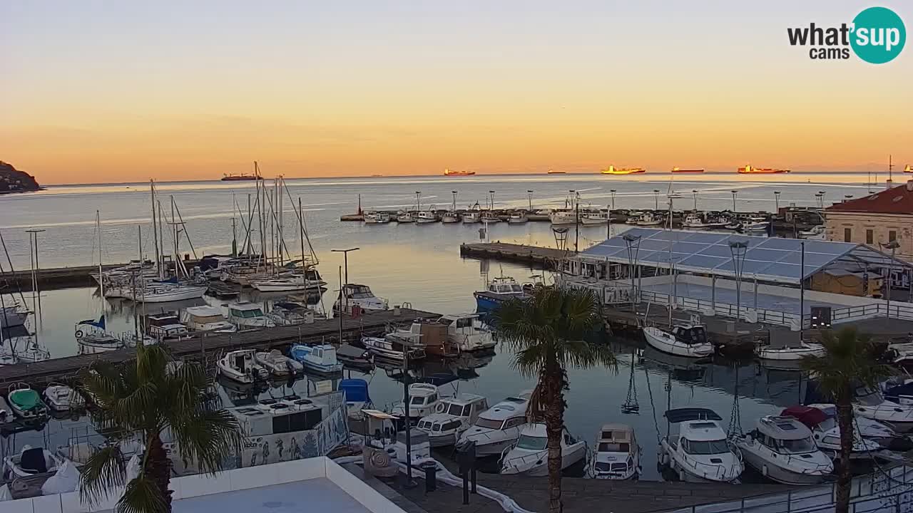 Webcam Koper – Panorama des Jachthafens und der Promenade vom Hotel Grand Koper