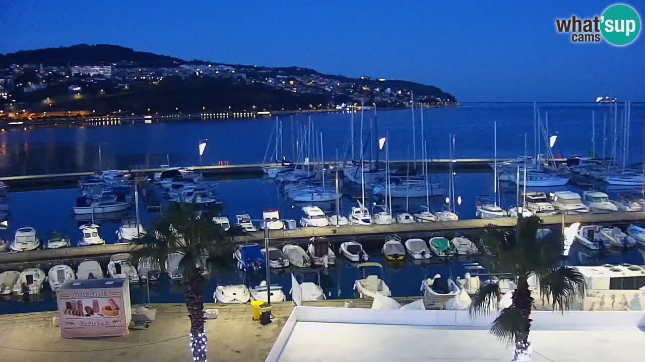 Webcam Koper – Panorama des Jachthafens und der Promenade vom Hotel Grand Koper