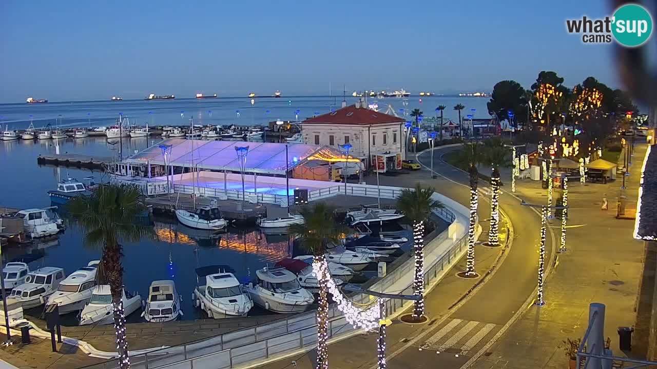 Spletna kamera Koper – Panorama na marino in promenado s Hotela Grand Koper