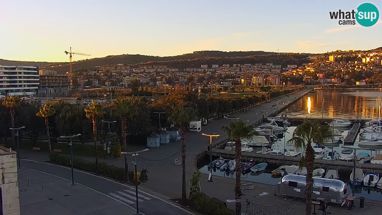 Webcam Koper – Panorama des Jachthafens und der Promenade vom Hotel Grand Koper