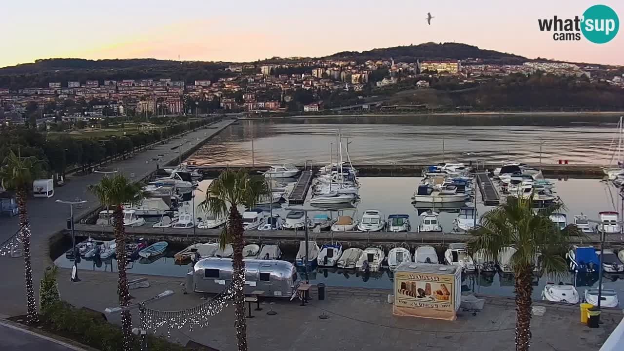 Webcam Koper – Panorama de la marina et de la promenade depuis le Grand Hotel Koper