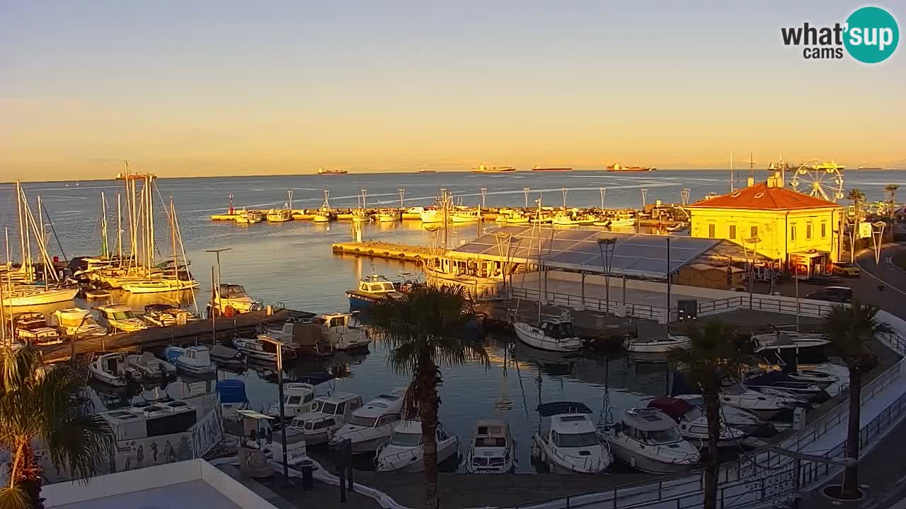 Webcam Koper – Panorama des Jachthafens und der Promenade vom Hotel Grand Koper