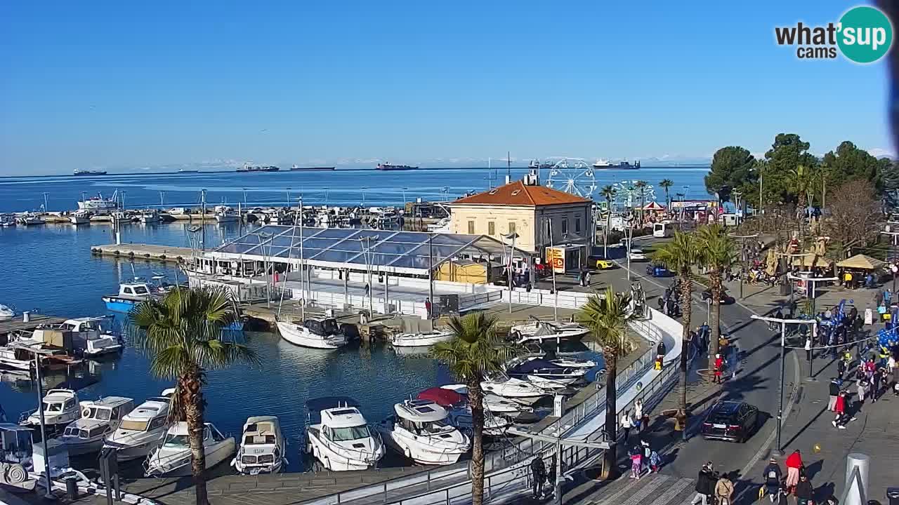 Spletna kamera Luka Koper v živo – Potniški terminal in tovorno pristanišče – Slovenija