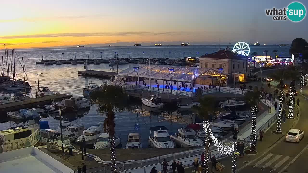 Spletna kamera Luka Koper v živo – Potniški terminal in tovorno pristanišče – Slovenija