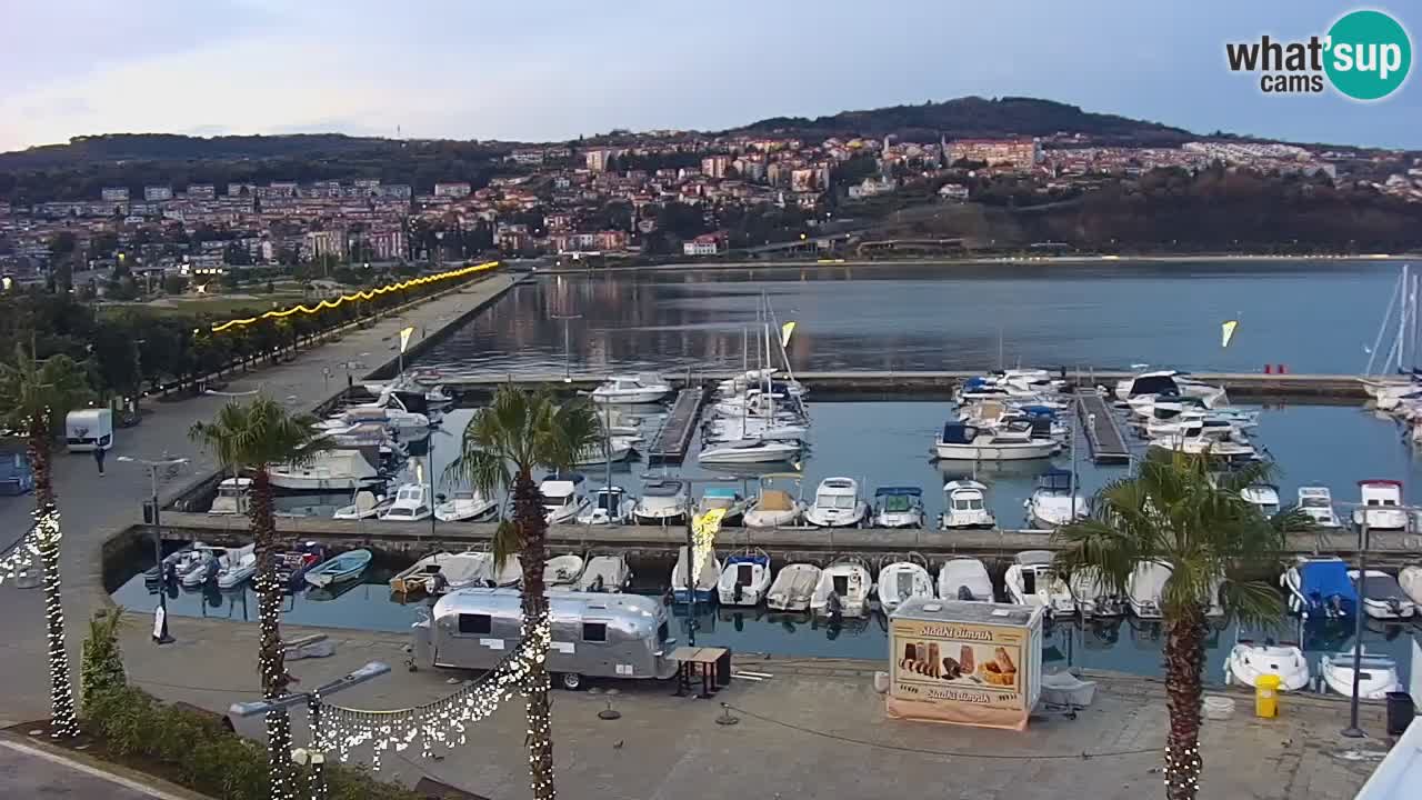 Spletna kamera Koper – Panorama na marino in promenado s Hotela Grand Koper