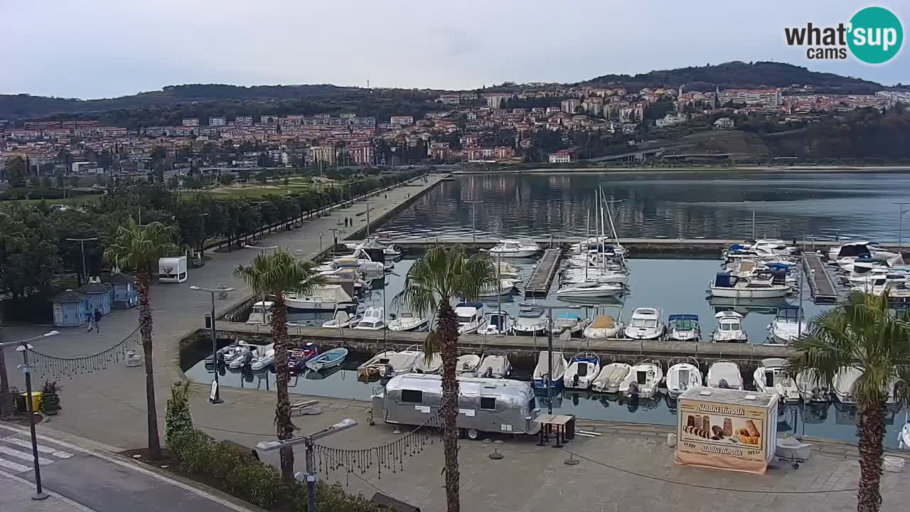 Webcam Koper – Panorama des Jachthafens und der Promenade vom Hotel Grand Koper