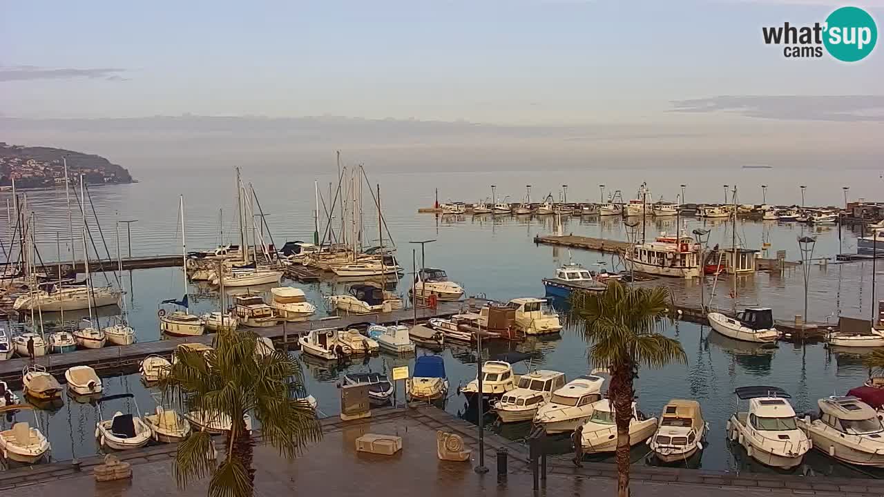 Webcam Koper – Panorama des Jachthafens und der Promenade vom Hotel Grand Koper