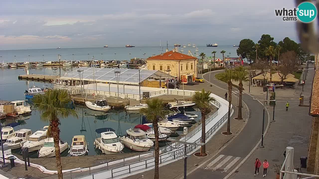 Webcam Koper – Panorama des Jachthafens und der Promenade vom Hotel Grand Koper