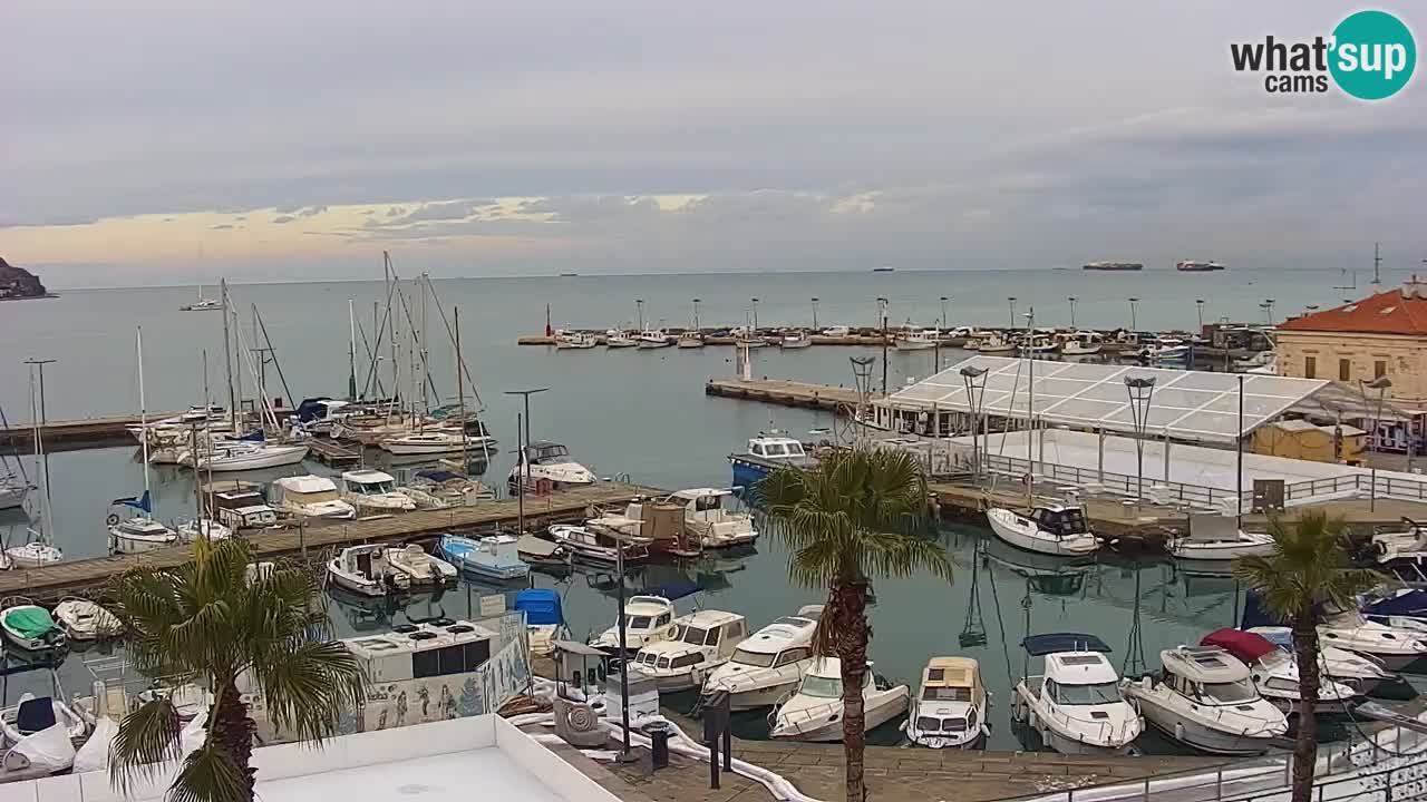 Spletna kamera Koper – Panorama na marino in promenado s Hotela Grand Koper