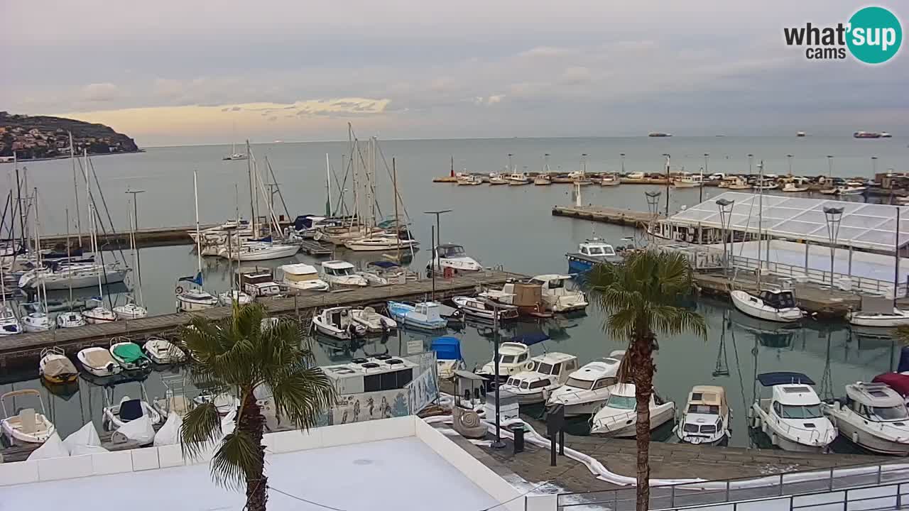 Webcam Koper – Panorama des Jachthafens und der Promenade vom Hotel Grand Koper