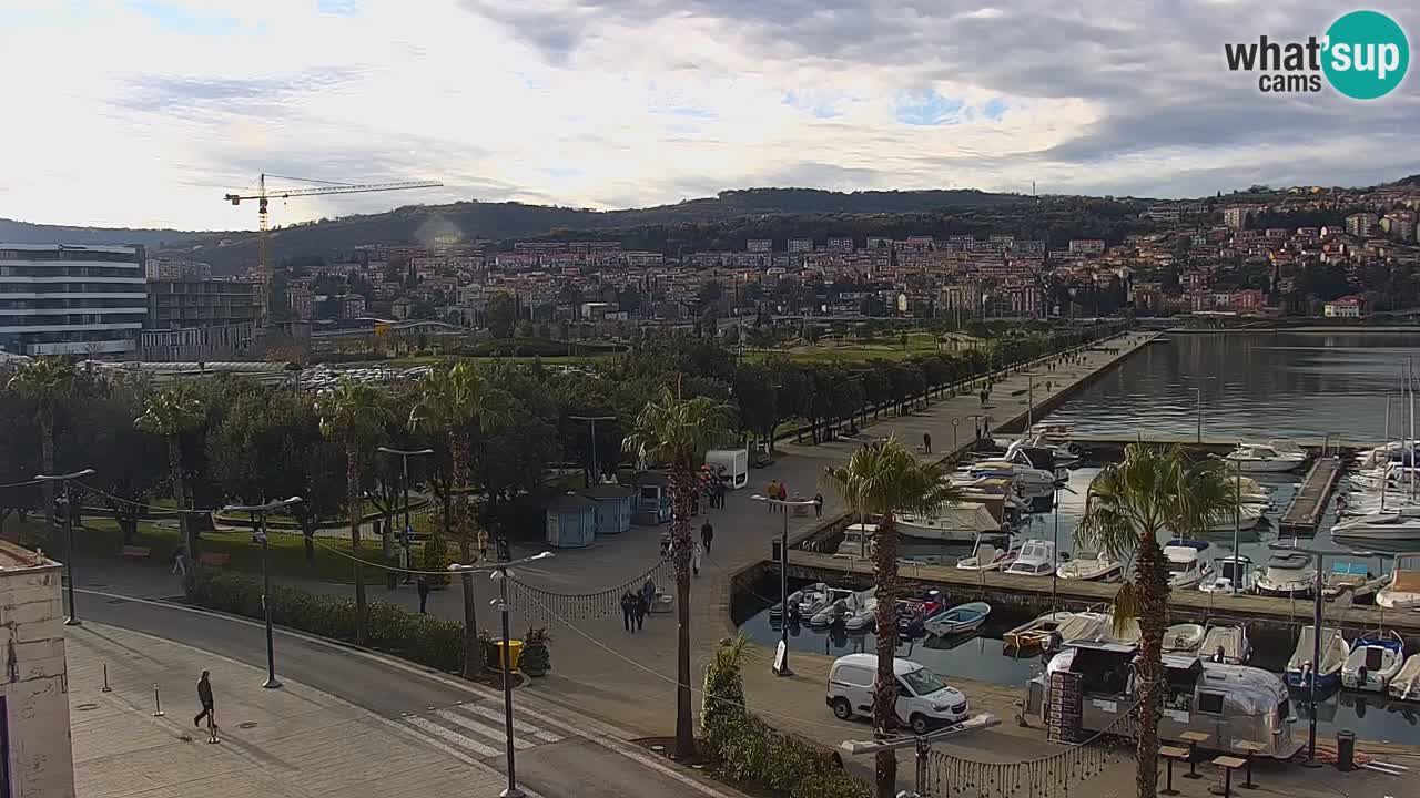 Spletna kamera Luka Koper v živo – Potniški terminal in tovorno pristanišče – Slovenija