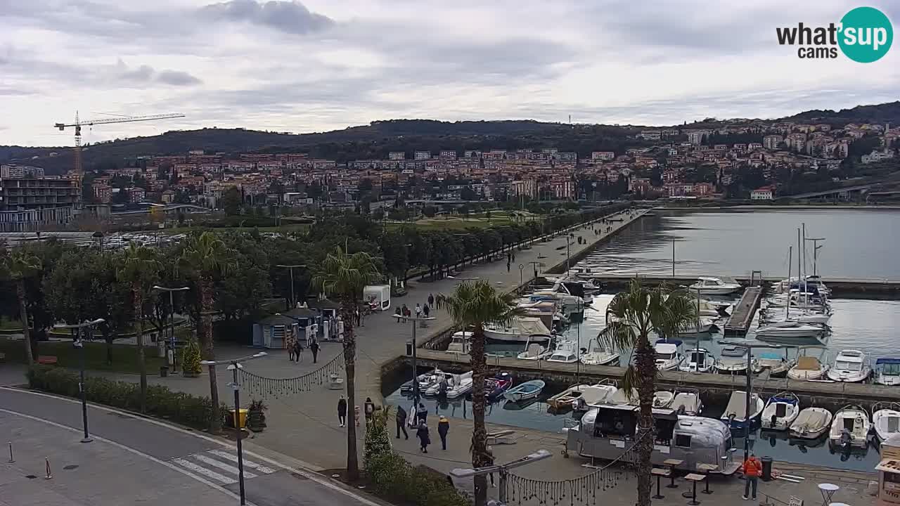 Webcam Koper – Panorama des Jachthafens und der Promenade vom Hotel Grand Koper