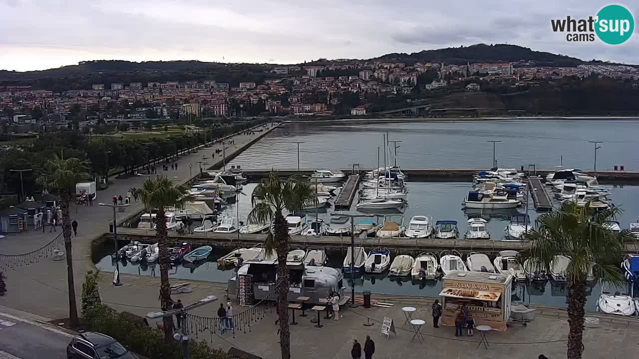 Spletna kamera Luka Koper v živo – Potniški terminal in tovorno pristanišče – Slovenija