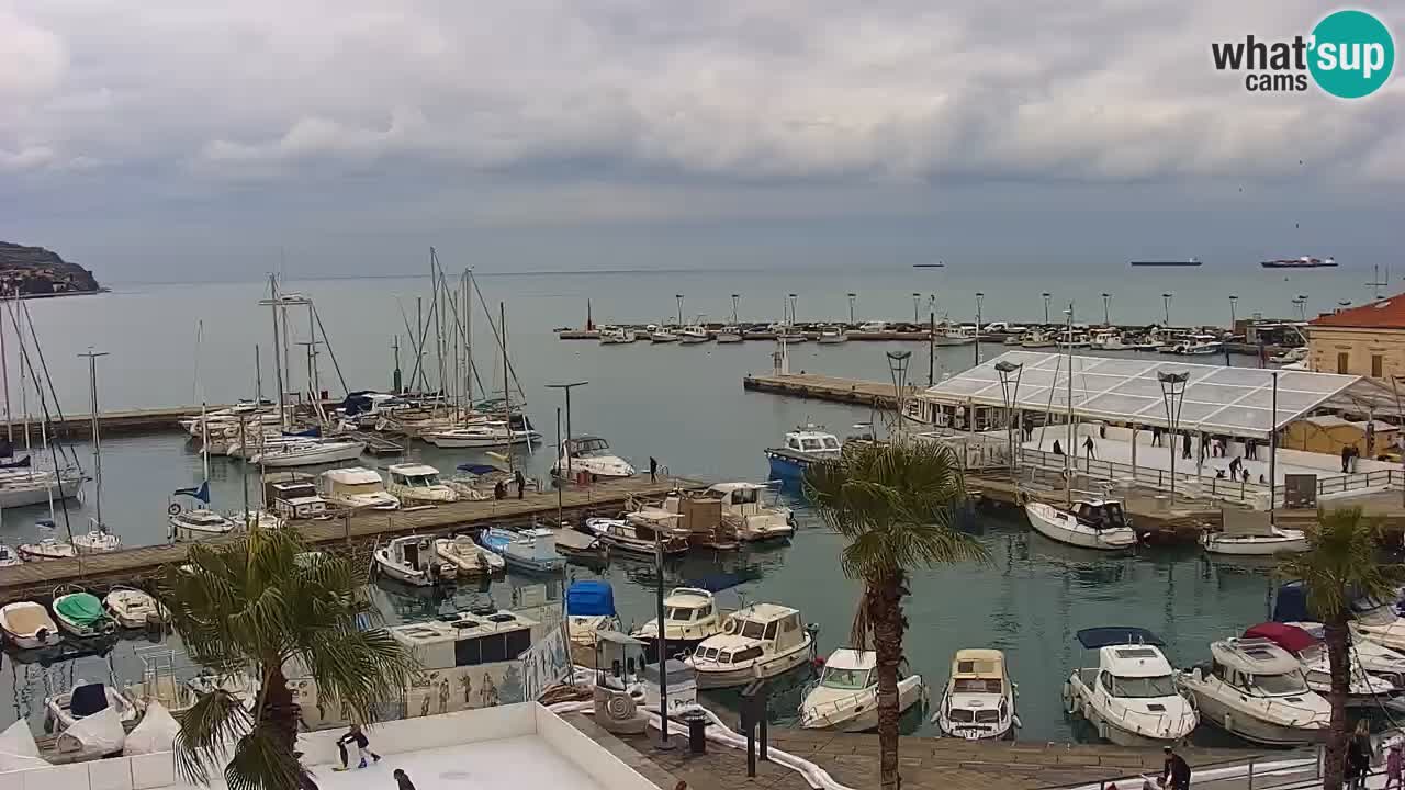 Webcam Koper – Panorama des Jachthafens und der Promenade vom Hotel Grand Koper