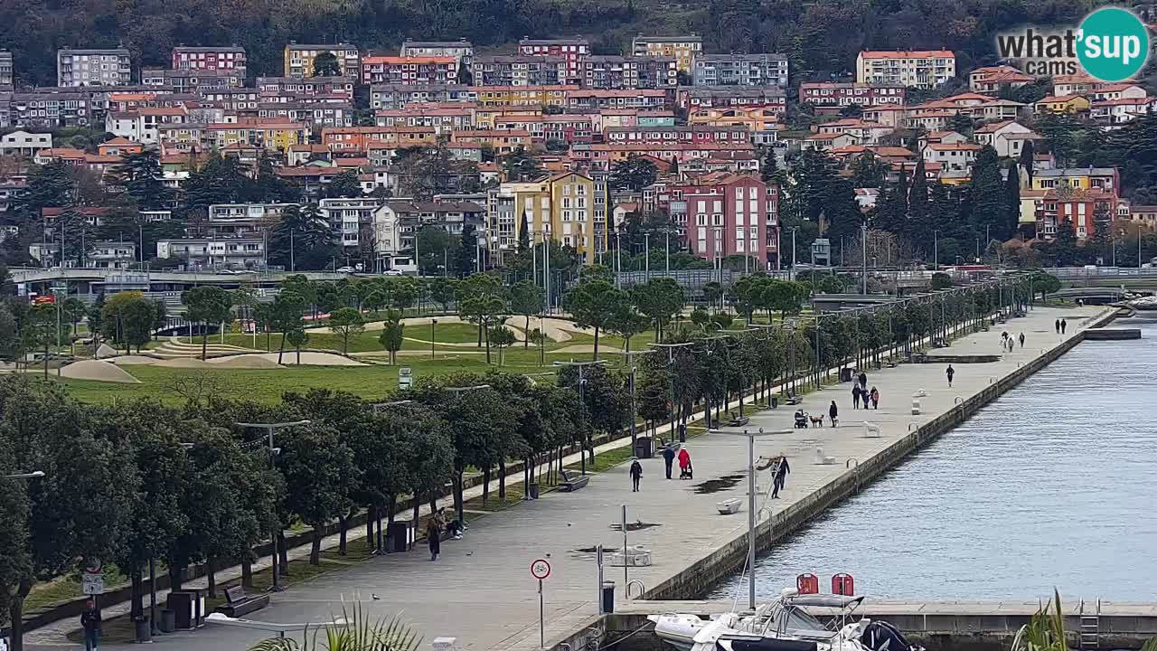 Webcam Koper – Panorama des Jachthafens und der Promenade vom Hotel Grand Koper