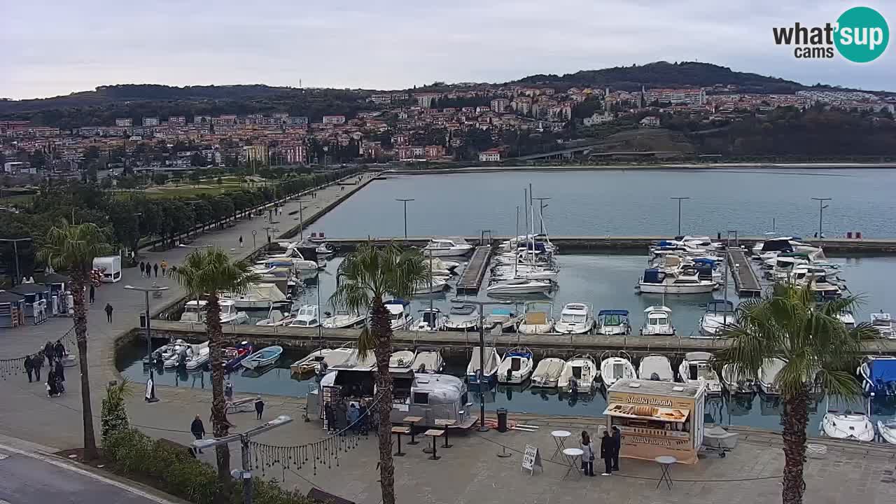 Webcam Koper – Panorama des Jachthafens und der Promenade vom Hotel Grand Koper