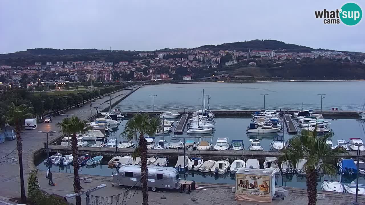 Webcam Koper – Panorama des Jachthafens und der Promenade vom Hotel Grand Koper