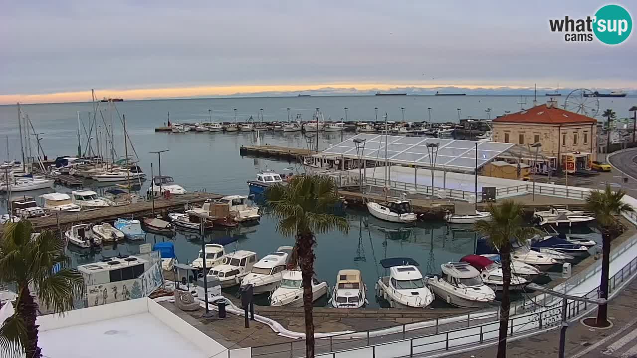 Webcam Koper – Panorama de la marina et de la promenade depuis le Grand Hotel Koper