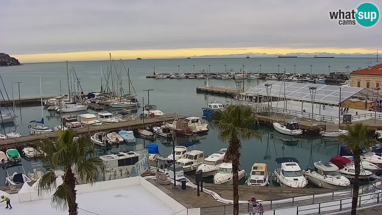 Webcam Koper – Panorama des Jachthafens und der Promenade vom Hotel Grand Koper