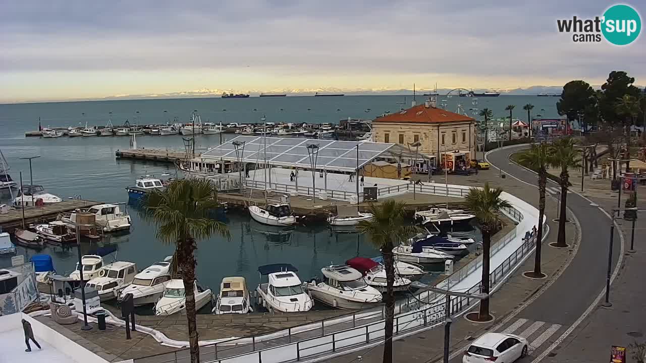 Webcam Koper – Panorama of the marina and promenade from the Grand Hotel Koper